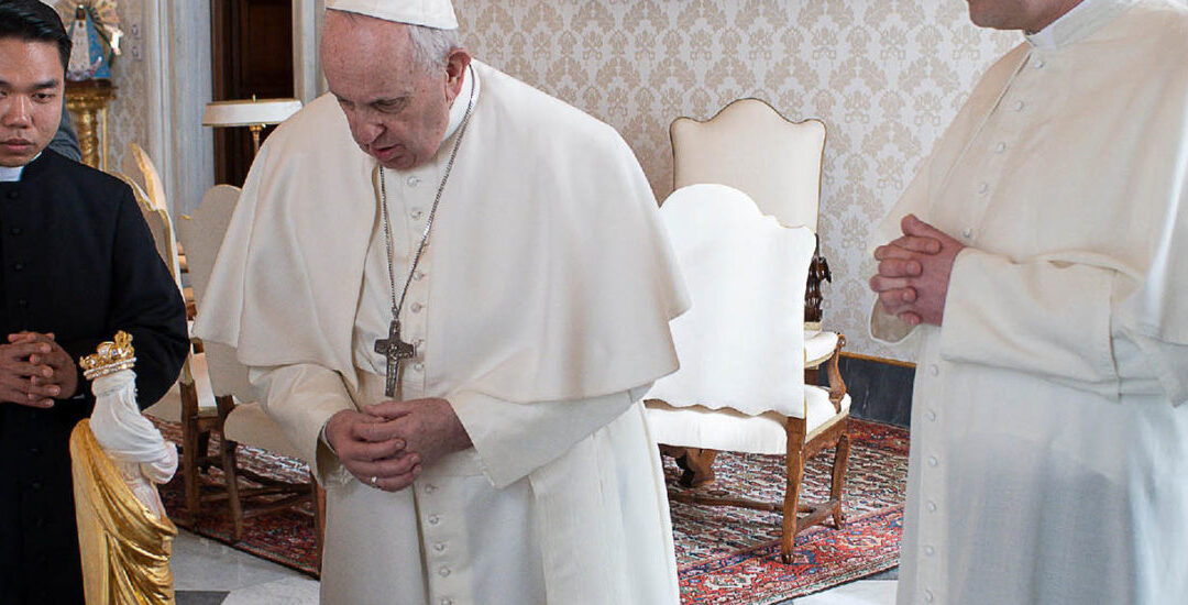 Les chanoines de Beauchêne reçus par le pape François au Vatican